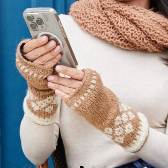 🆕 Feelgoodz Artisan Project Fleece-lined Wool Knit Half Mittens Rich Burgundy - Picture 3 of 6